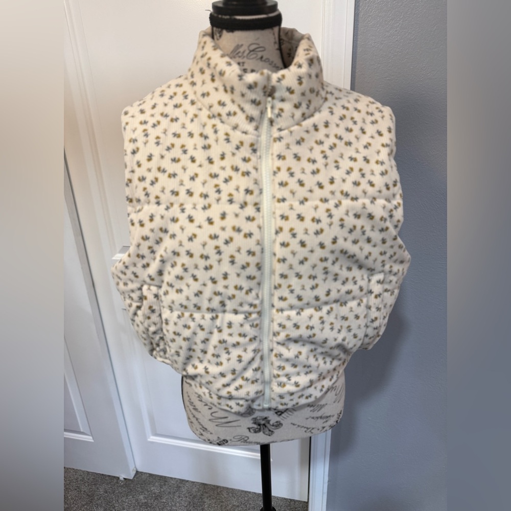 NWOT 26 International Women's Floral Print Puffer Vest - Picture 4 of 9